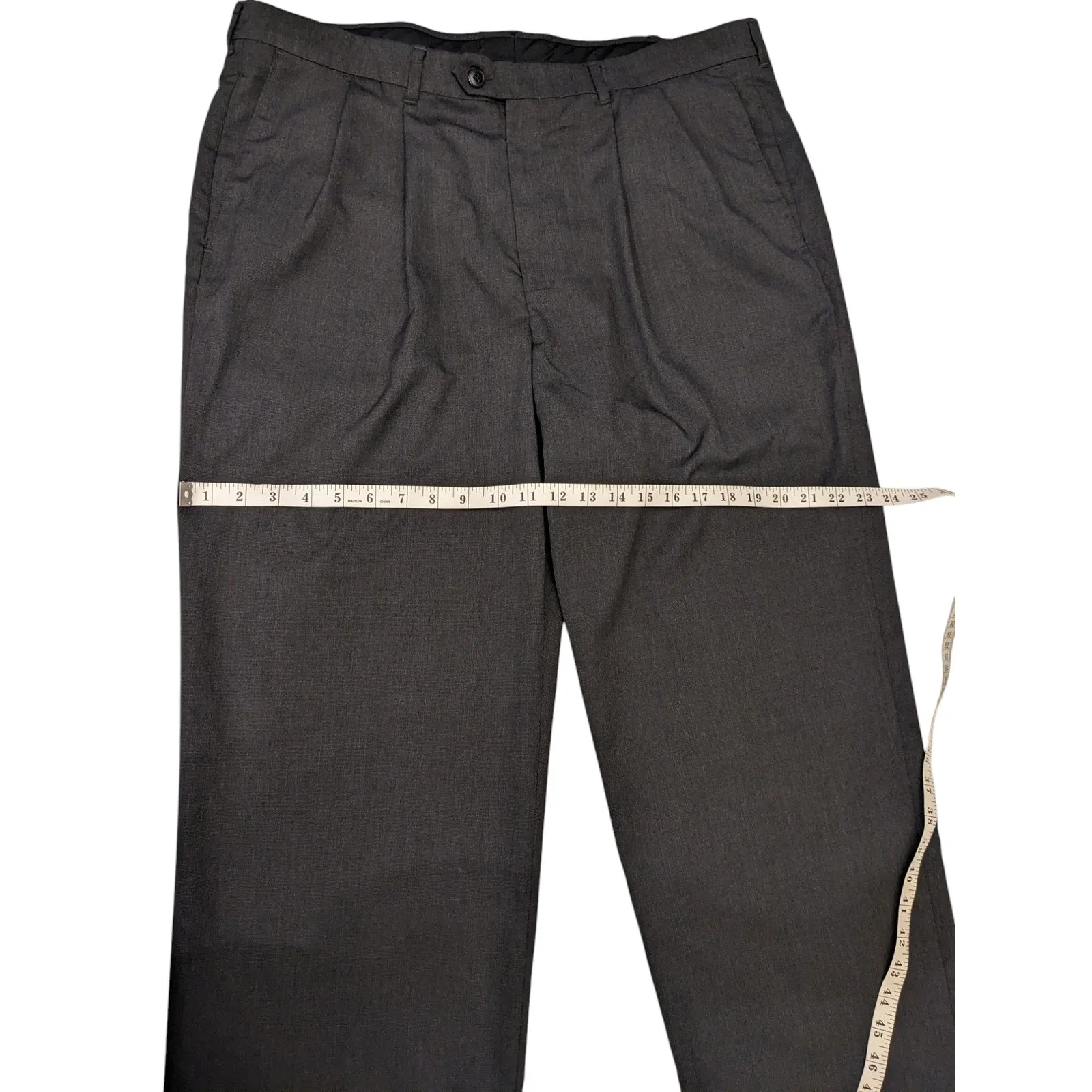 Haggar Pants Mens 38x32 Gray Dress Slacks Pleated Front Cuffed Hem Classic Fit