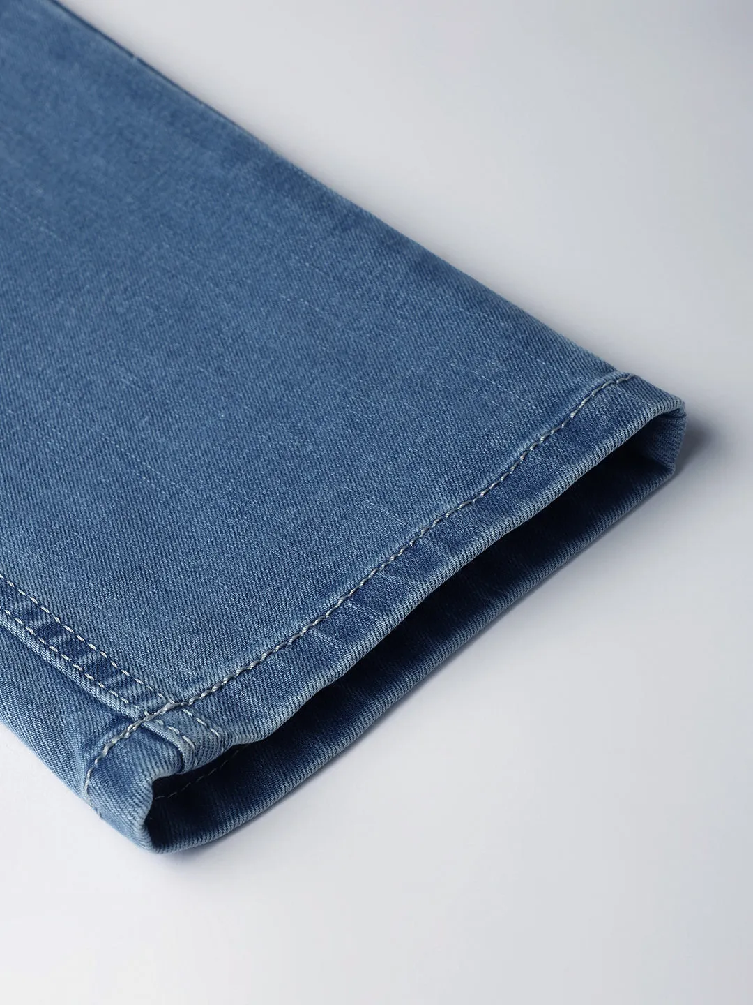 Men Blue Slim Fit Mid Rise Clean Look Streachable Jeans